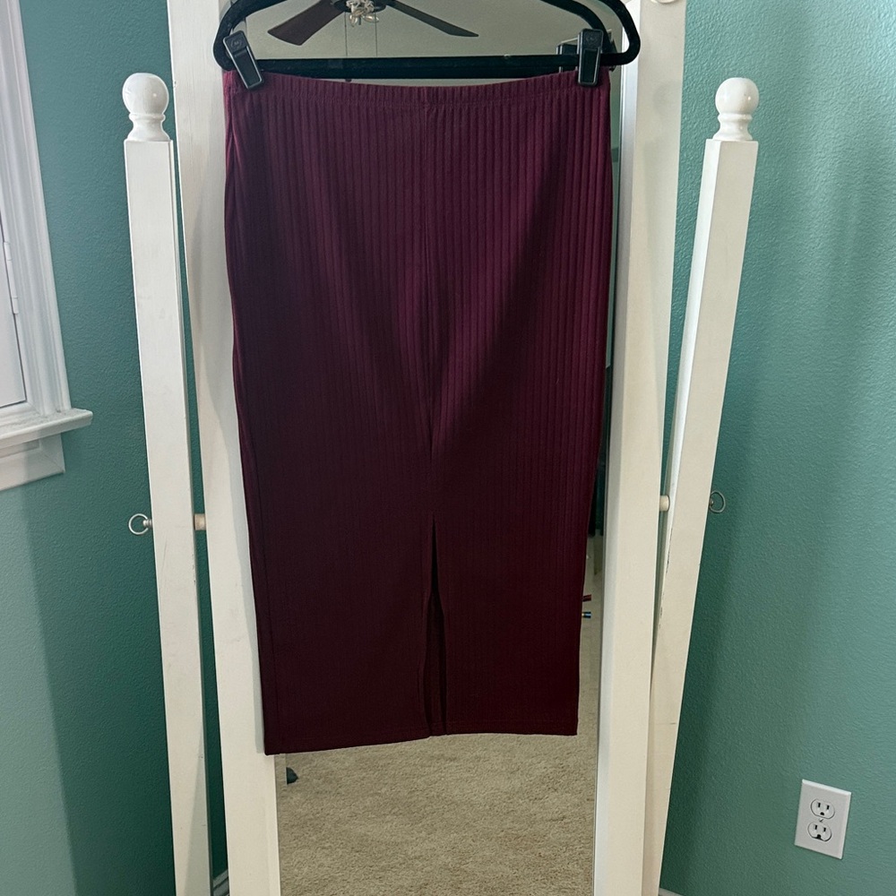 Burgundy Ribbed Midi Skirt